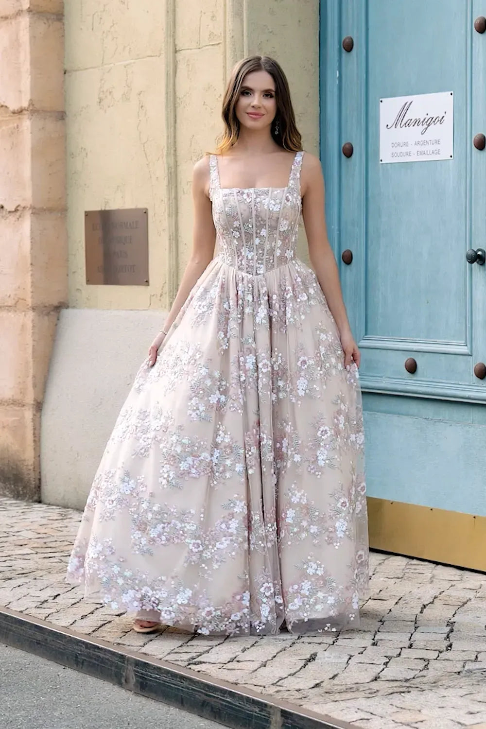 Romantic A-Line Square Neck Sleeveless V-Back Floral Floor-Length Champagne Prom Dress