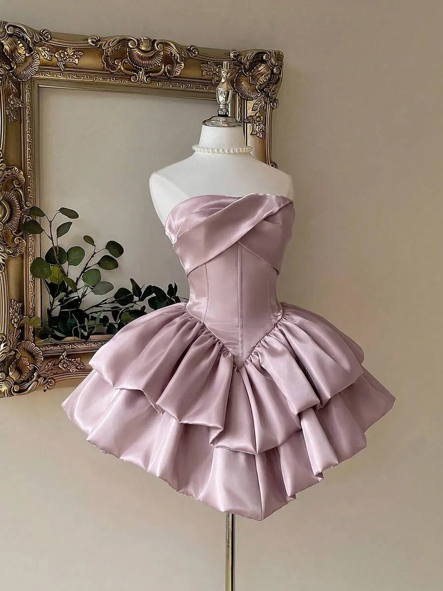 Romantic A-Line Sweetheart Strapless Lace-Up Short Homecoming Dress
