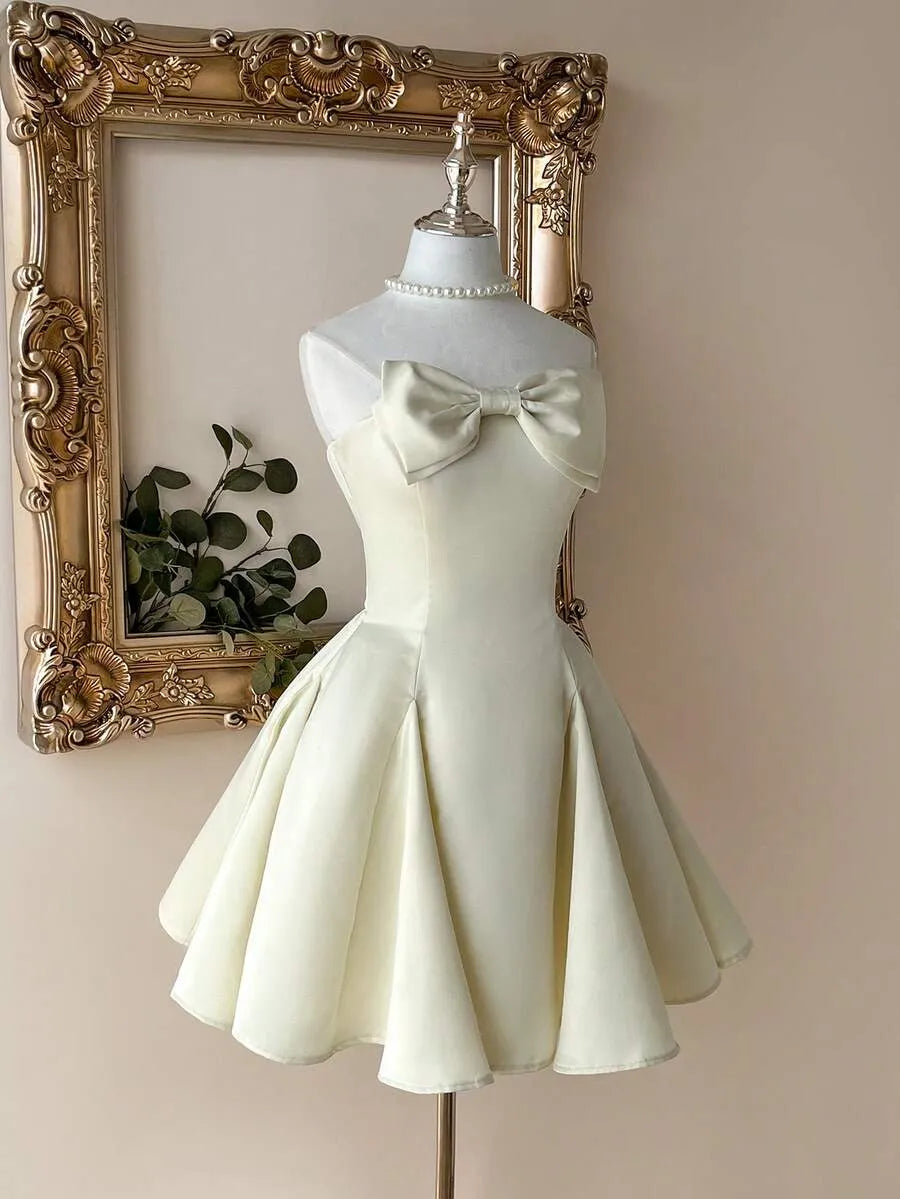 Chic A-Line Straight Strapless Lace-Up Bow Mini Homecoming Dress