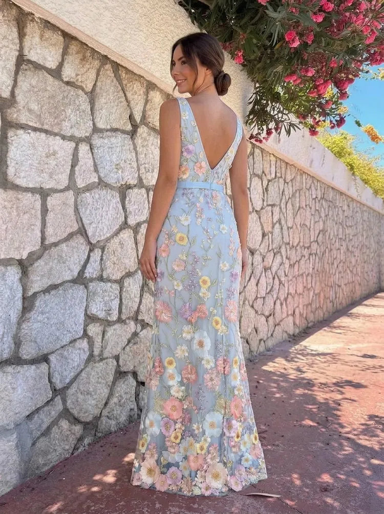 Romantic Sheath V-Neck Sleeveless Embroidered Tulle Floor-Length Mother of the Bride Dress