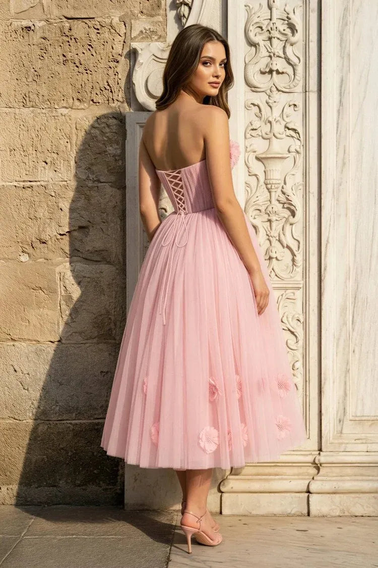 Romantic Tulle A-Line Strapless Sleeveless Lace-Up Back Tea-Length Homecoming Dress