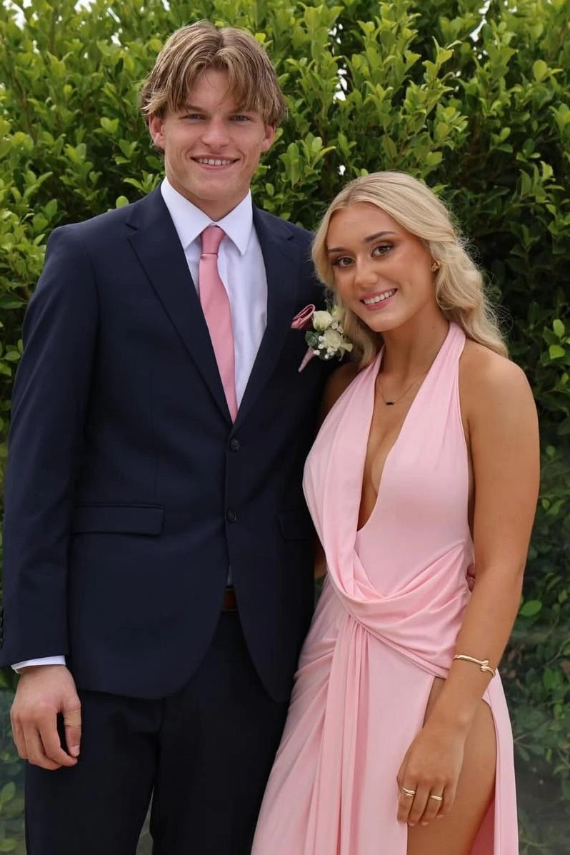Elegant Sheath Halter Sleeveless Open-Back Draped Floor-Length Pink Prom Dress