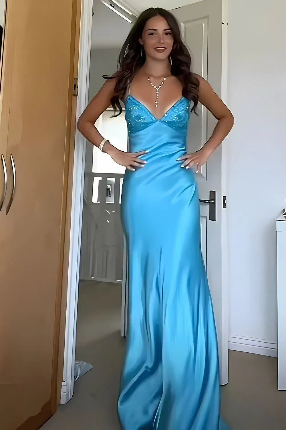 Elegant Satin Sheath V-Neck Sleeveless Bow-Back Floor Length Prom Dress