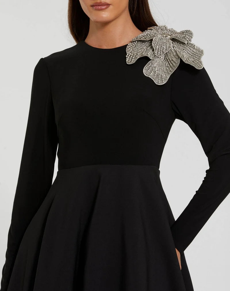 Elegant A-Line Round-Neck Long-Sleeve High-Back Floor-Length Mother of the Bride Dress