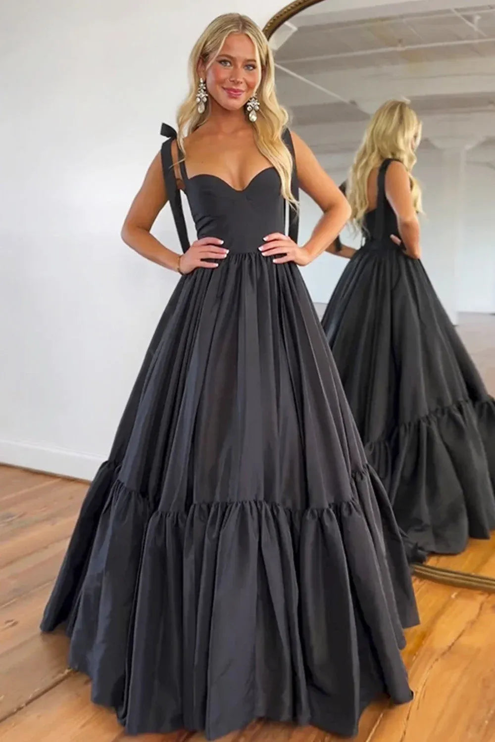 Elegant A-Line Sweetheart Sleeveless Structured Back Floor-Length Satin Prom Dress
