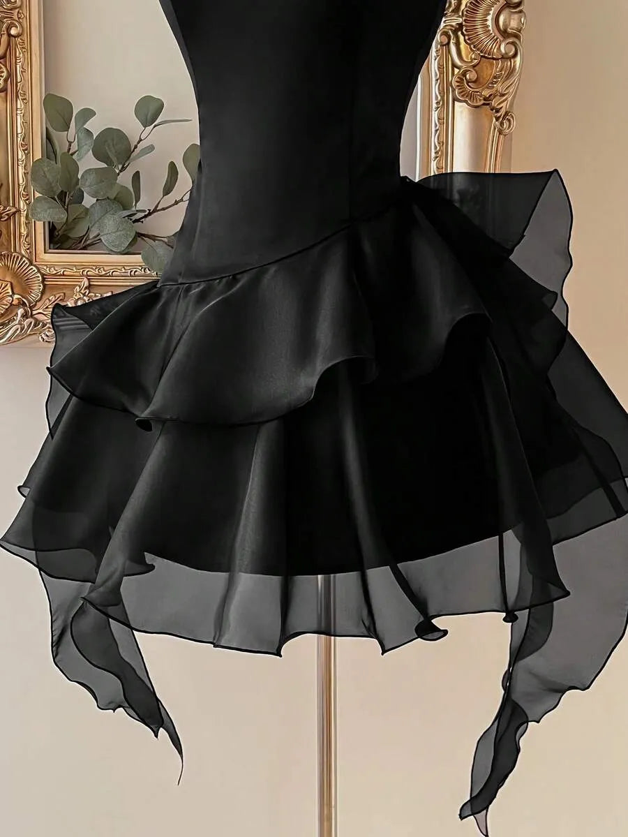 Dramatic A-Line Sweetheart Strapless Lace-Up Back Short Homecoming Dress