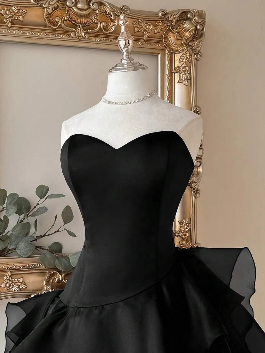 Dramatic A-Line Sweetheart Strapless Lace-Up Back Short Homecoming Dress
