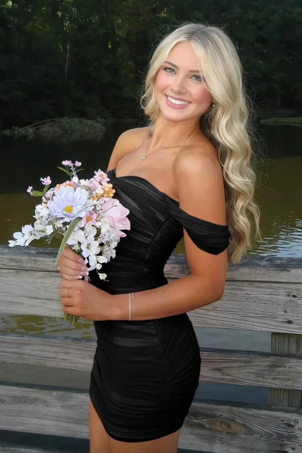 Chic Sheath Sweetheart Off-Shoulder Fitted Back Ruched Mini Homecoming Dress