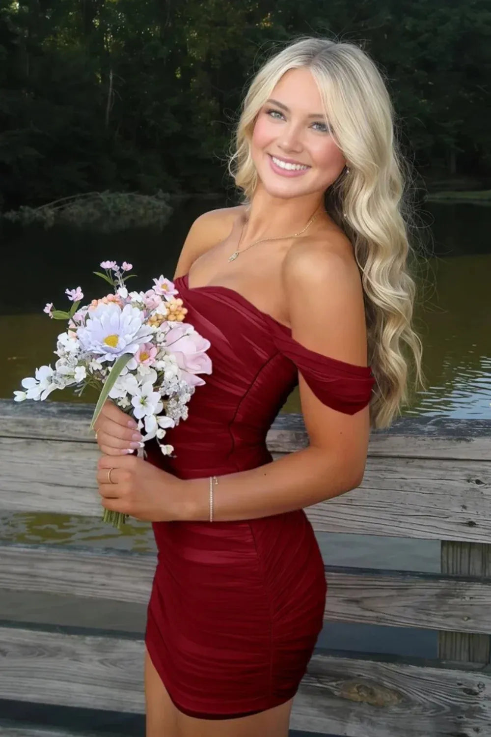 Chic Sheath Sweetheart Off-Shoulder Fitted Back Ruched Mini Homecoming Dress