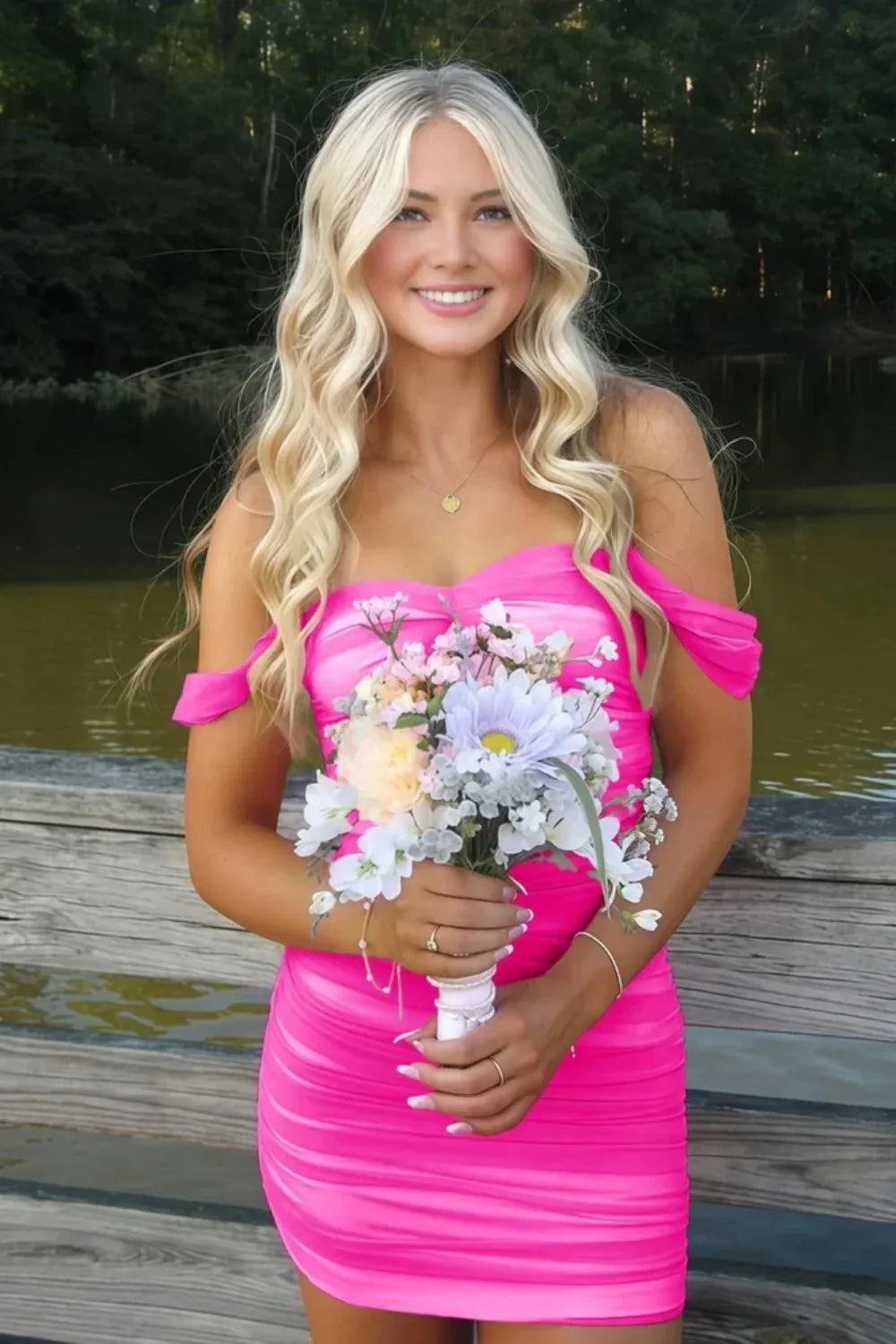Chic Sheath Sweetheart Off-Shoulder Fitted Back Ruched Mini Homecoming Dress