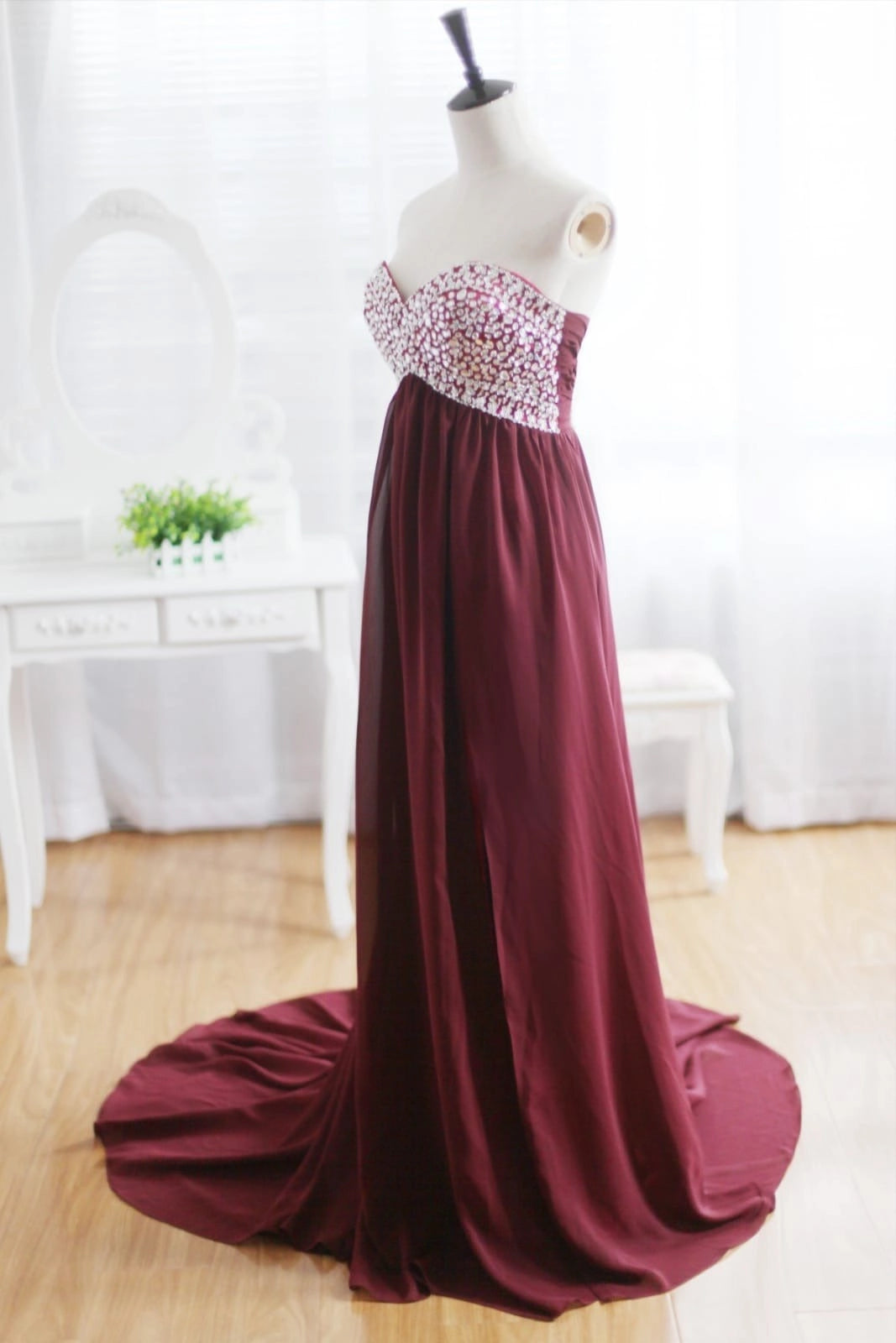 Glamorous Empire Sweetheart Strapless Beaded Bodice Flowing Floor-Length Prom Dress