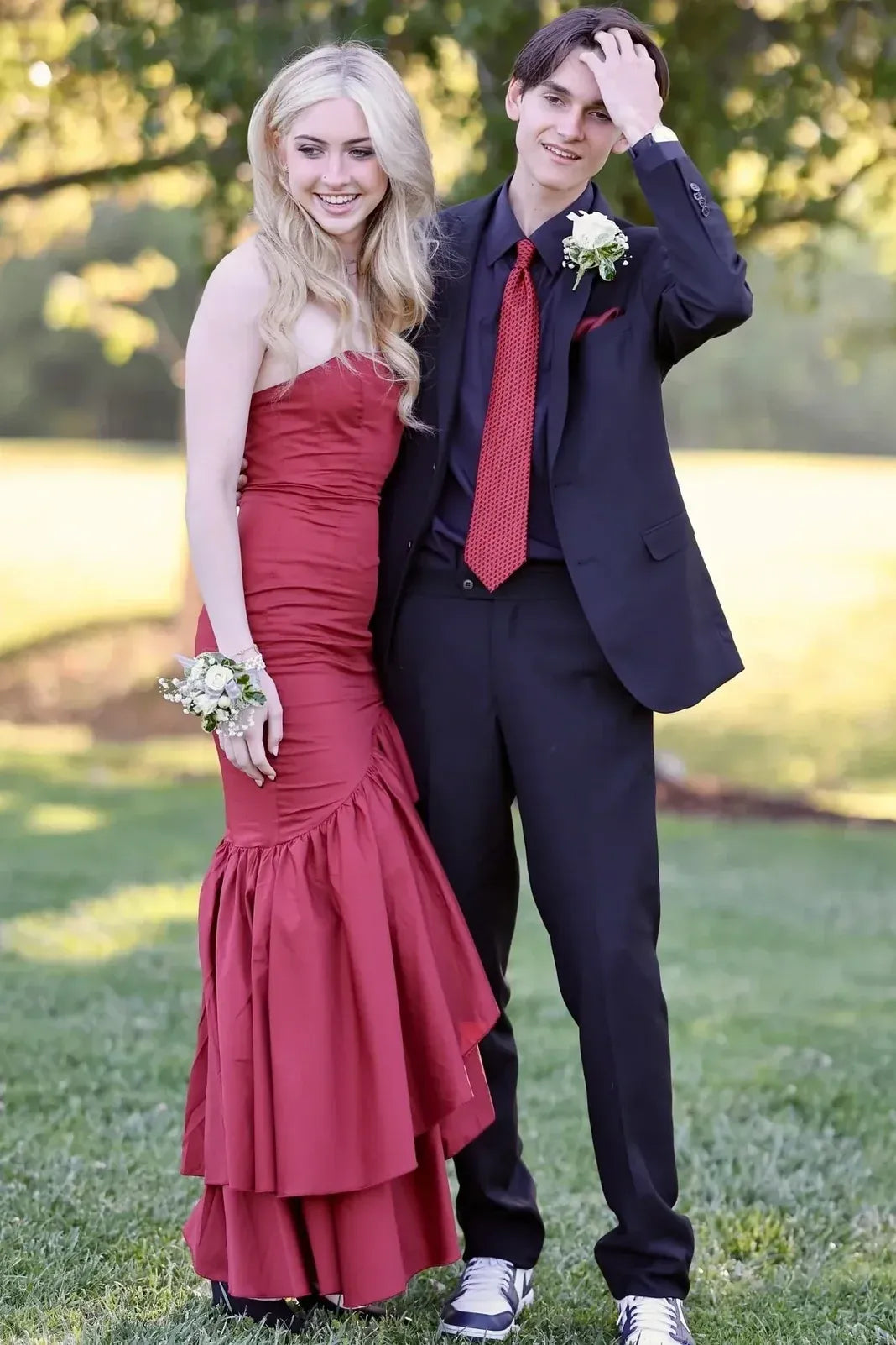 Elegant Burgundy Sheath Strapless Sleeveless Ruffled Floor-Length Formal Prom Dress