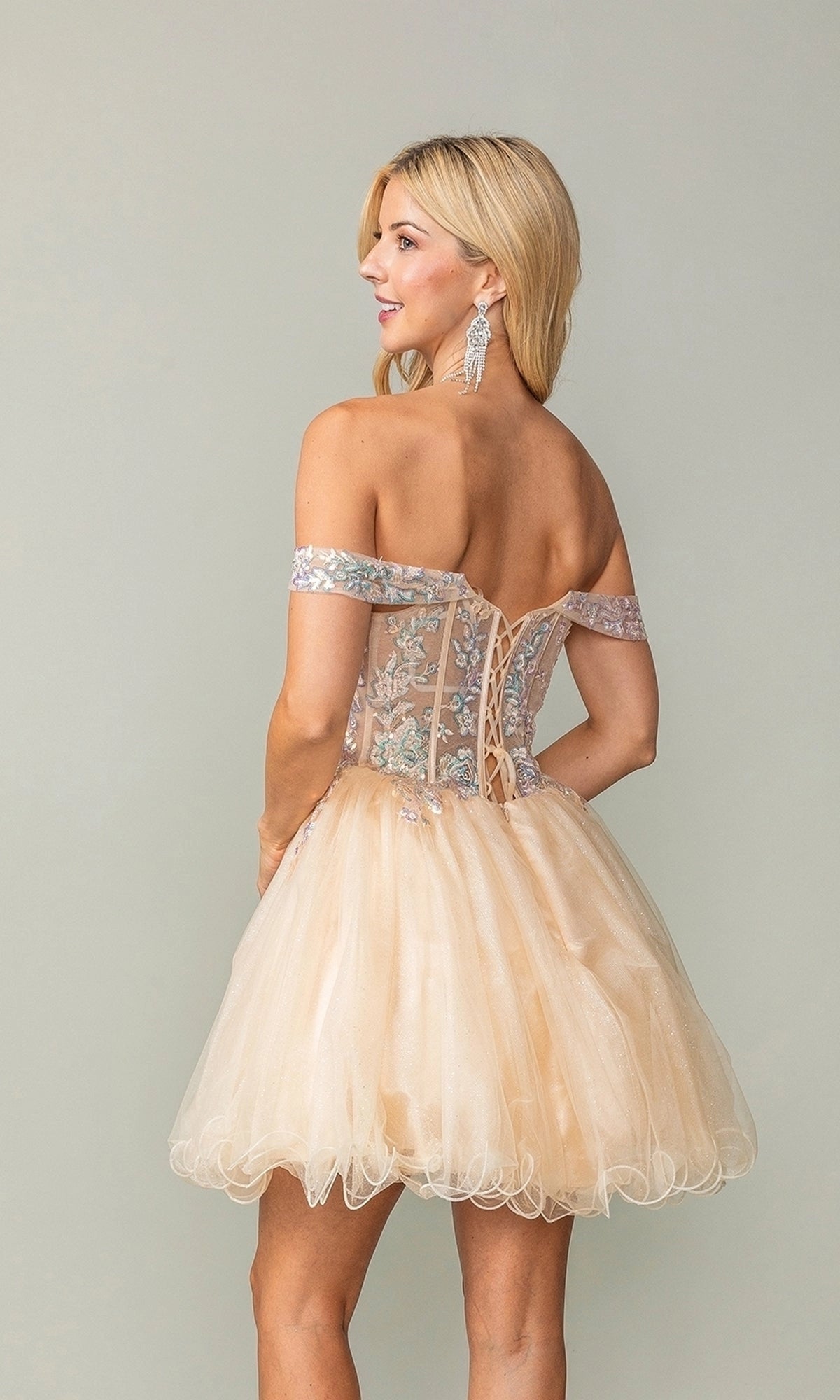 Romantic A Line Sweetheart Off Shoulder Tulle Mini Homecoming Dress