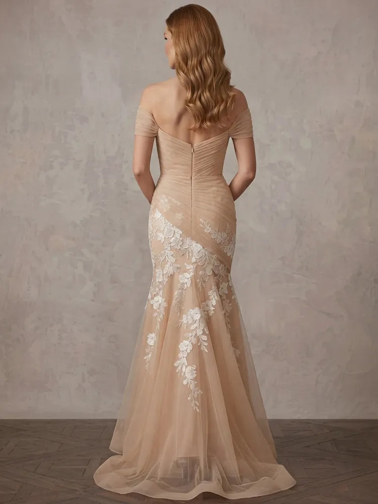 Elegant Mermaid Off-Shoulder Sleeveless Lace Floor-Length Mother of the Bride Dress