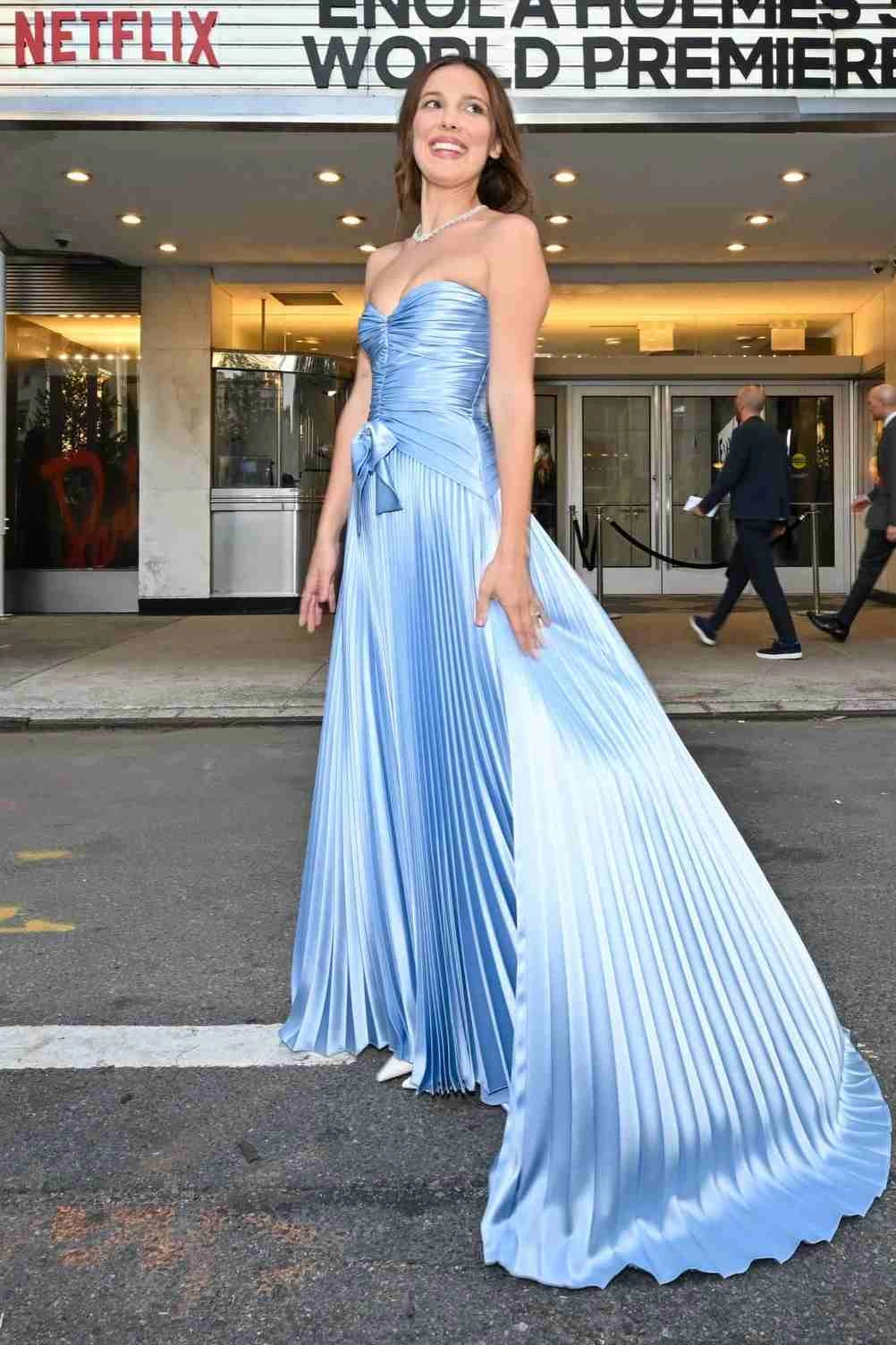 Elegant A-Line Sweetheart Strapless Ruched Back Satin Floor-Length Pleated Prom Dress