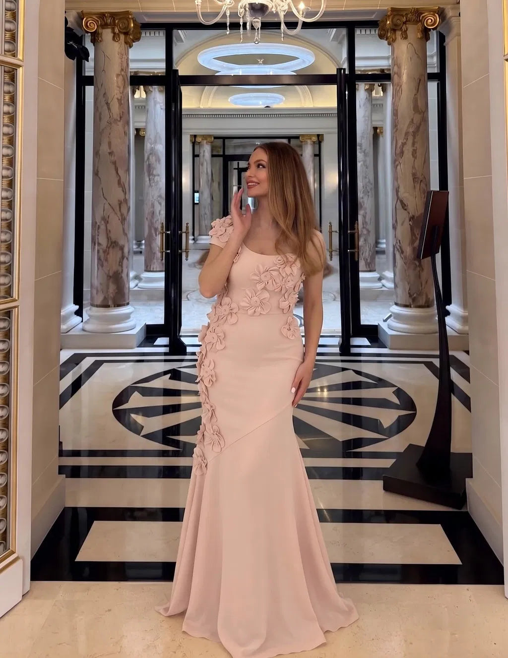 Elegant Mermaid Round Neck Cap Sleeve Crepe Floor Length Evening Dress