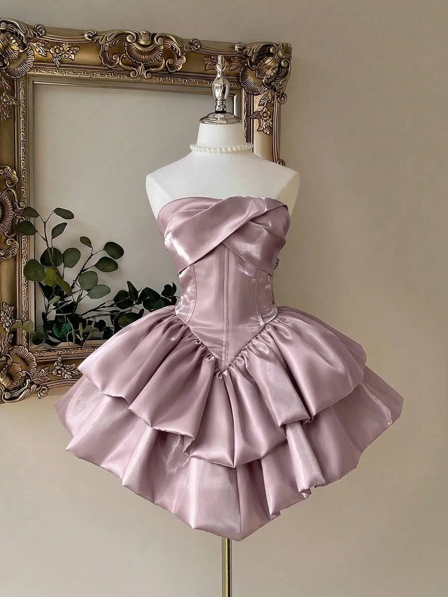 Romantic A-Line Sweetheart Strapless Lace-Up Short Homecoming Dress