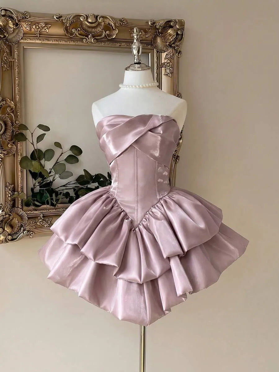 Romantic A-Line Sweetheart Strapless Lace-Up Short Homecoming Dress