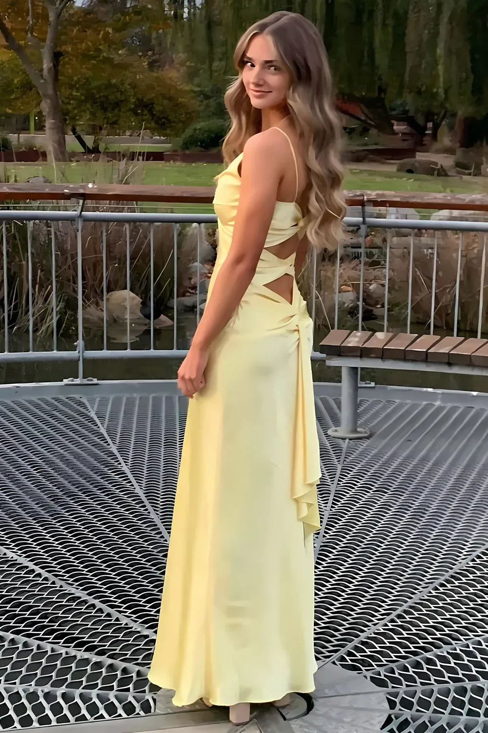 Elegant Satin Sheath V Neck Sleeveless Cutout Back Floor Length Evening Dress