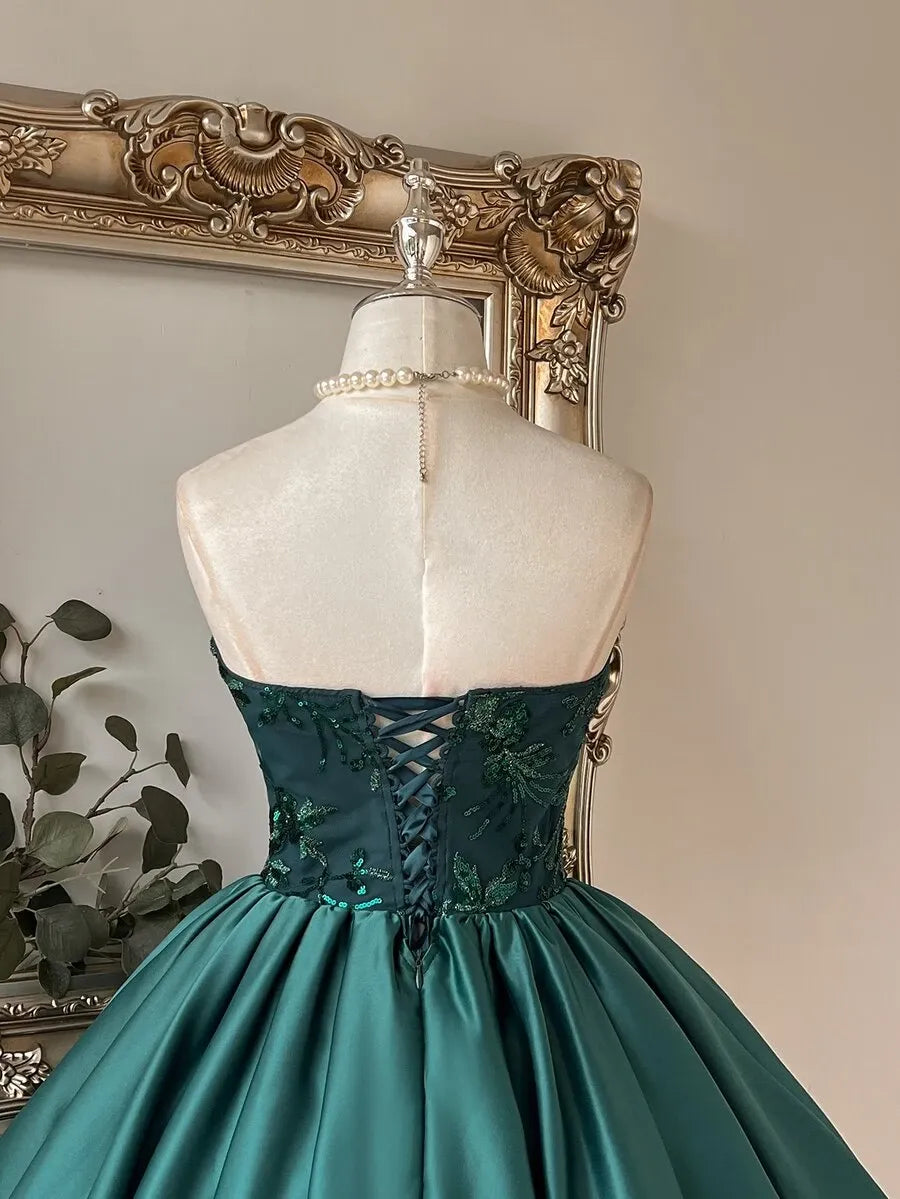 Glamorous A-Line Sweetheart Strapless Lace-Up Bubble Homecoming Dress