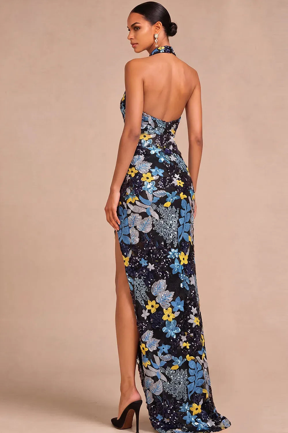Glamorous Sheath Halter Sleeveless Open Back Floor Length Evening Dress