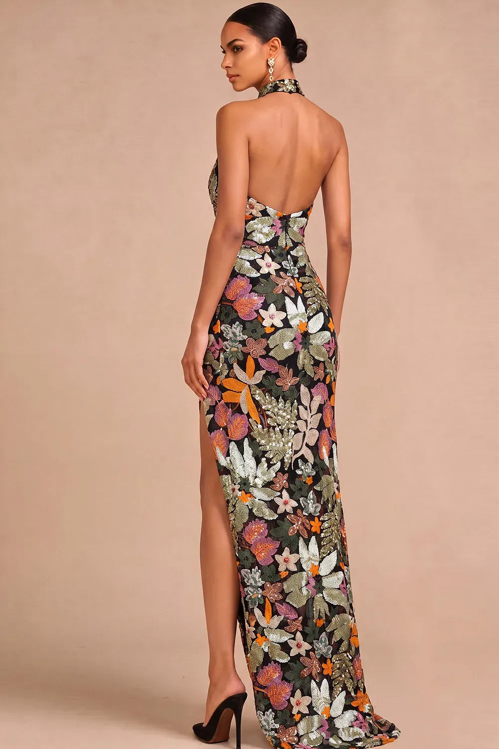 Glamorous Sheath Halter Sleeveless Open Back Floor Length Evening Dress