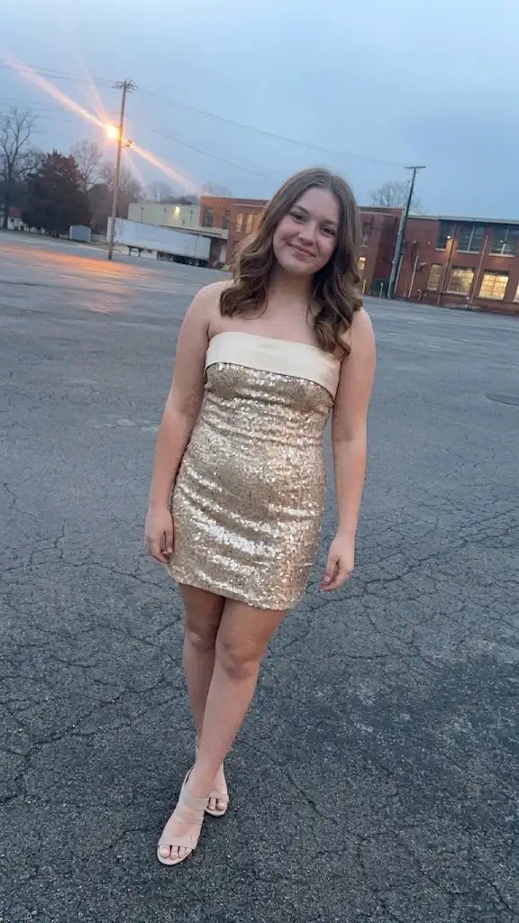 Glamorous Bodycon Straight-Neck Sleeveless Zip-Back Sequin Mini Homecoming Dress