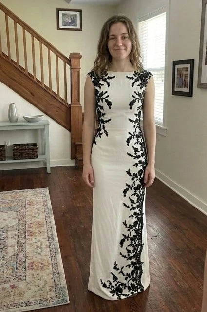 Elegant Sheath Bateau-Neck Sleeveless Zip-Back Floor-Length Lace Evening Dress