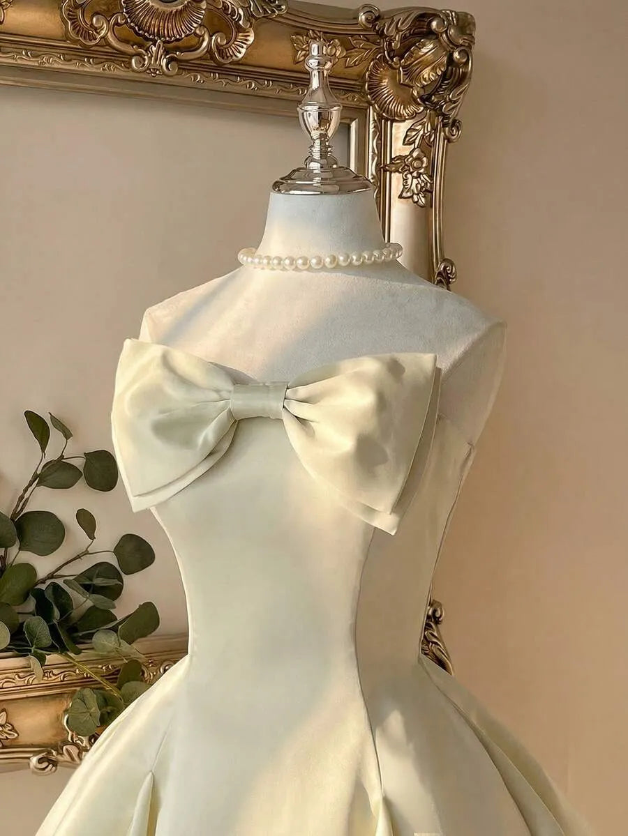 Chic A-Line Straight Strapless Lace-Up Bow Mini Homecoming Dress