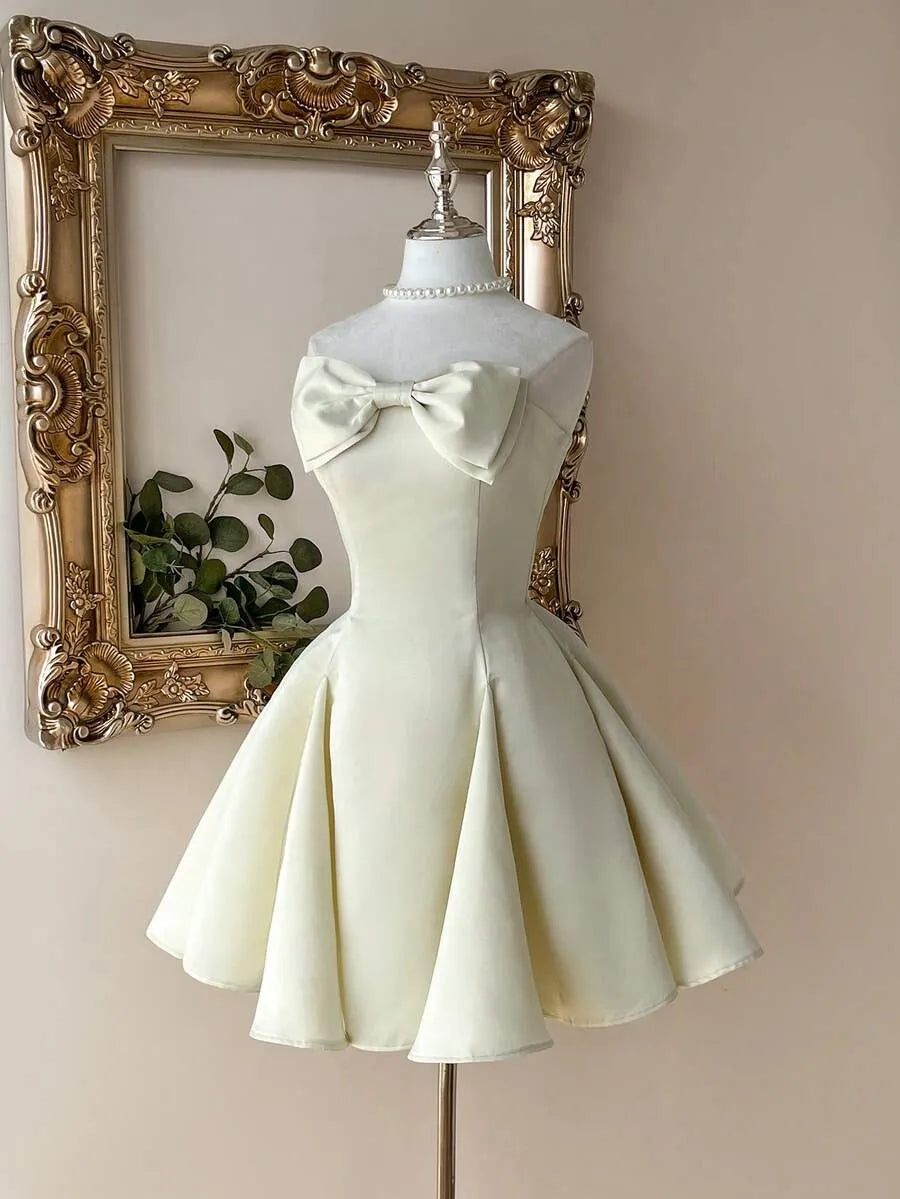 Chic A-Line Straight Strapless Lace-Up Bow Mini Homecoming Dress