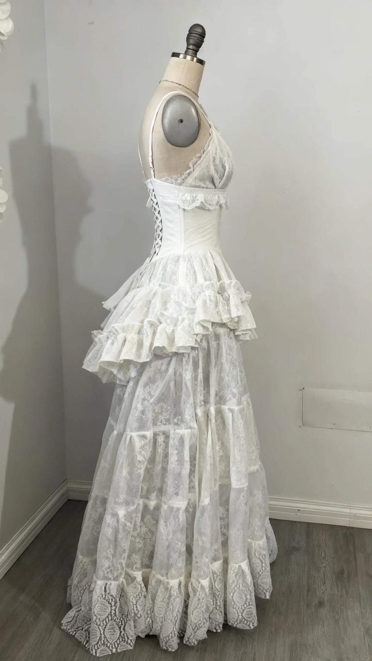 Romantic A-Line Plunging V-Neck Sleeveless Lace-Up Back Floor-Length Evening Dress