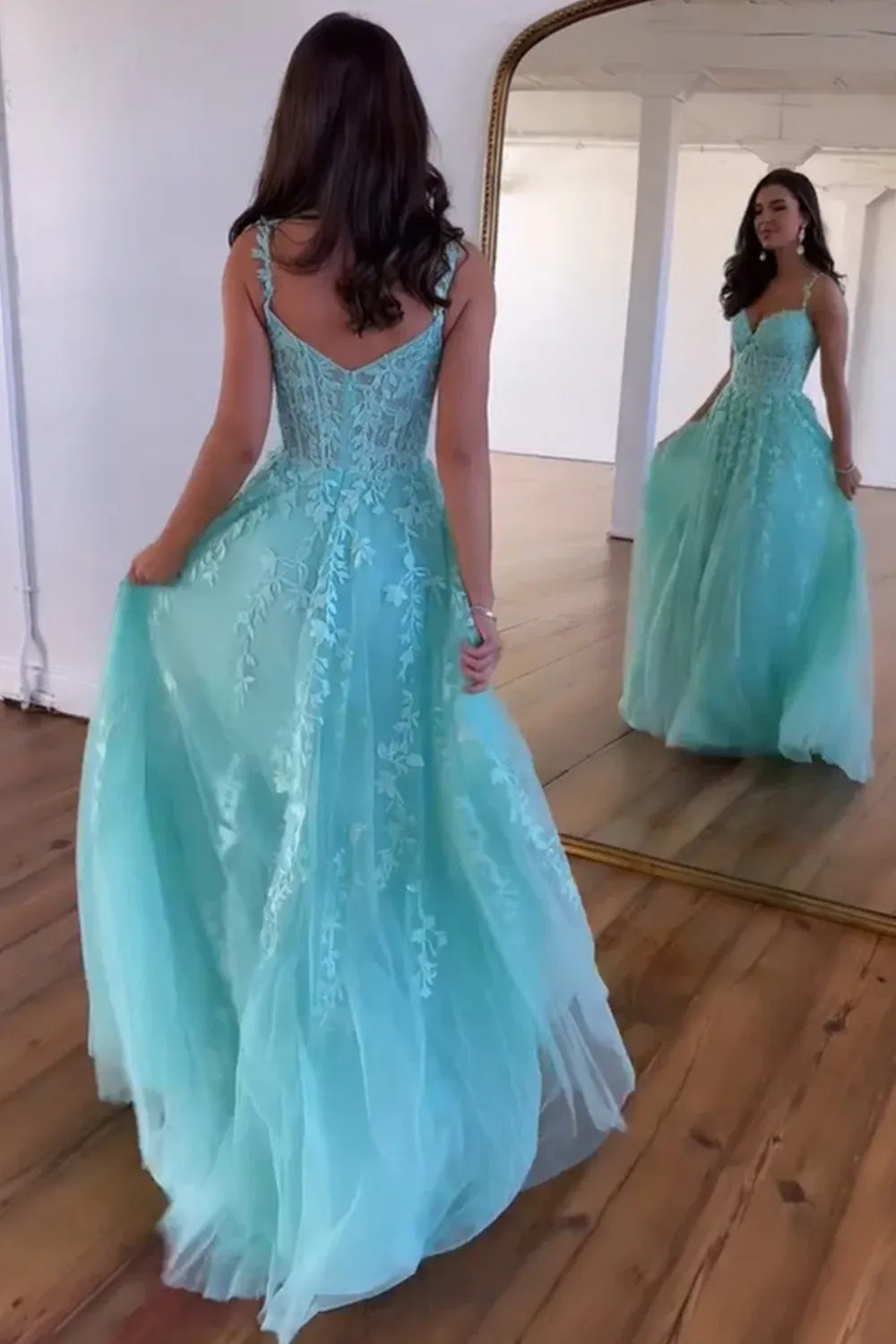 Romantic Lace Tulle A-Line Sweetheart Sleeveless V Back Floor Length Prom Dress