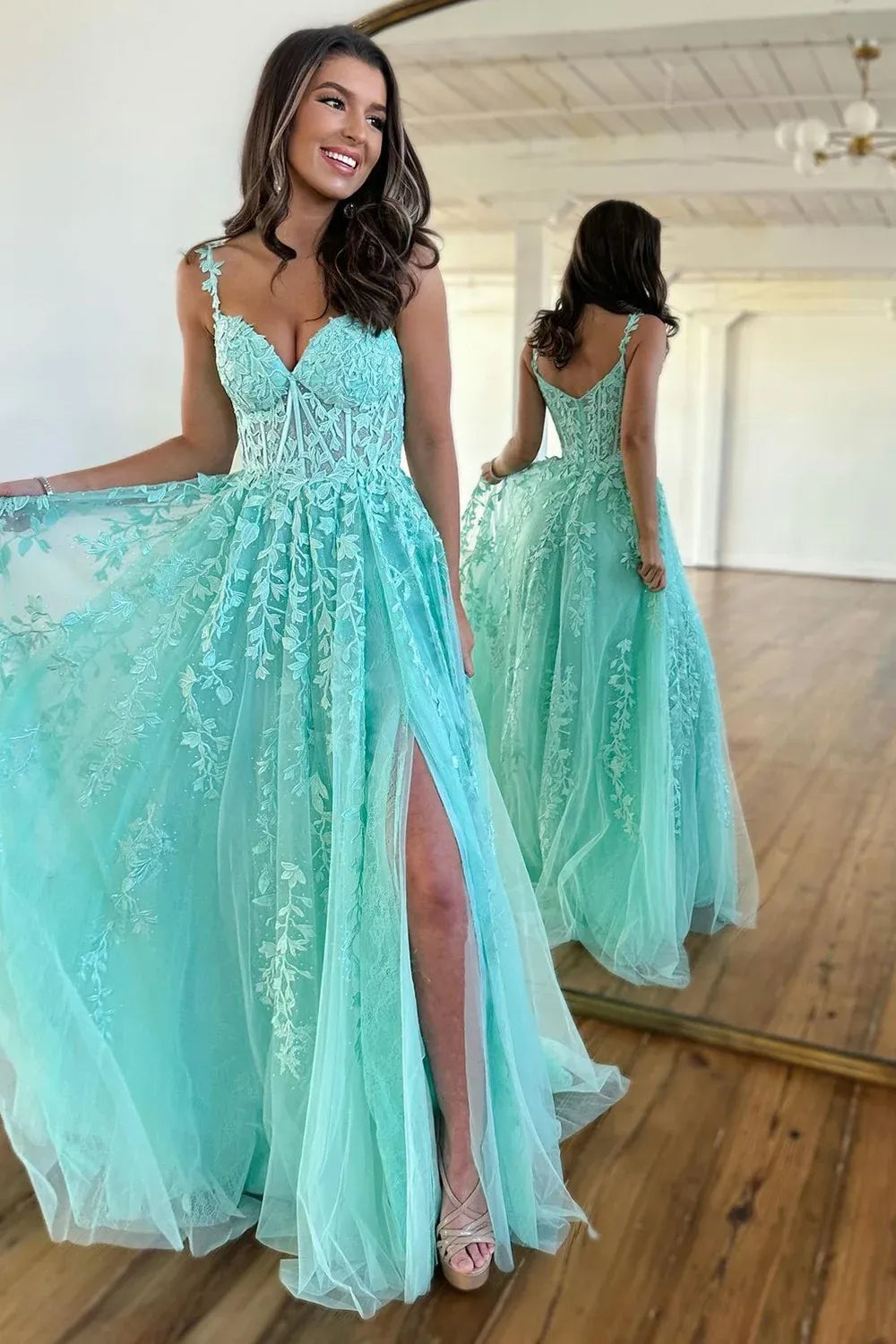 Romantic Lace Tulle A-Line Sweetheart Sleeveless V Back Floor Length Prom Dress