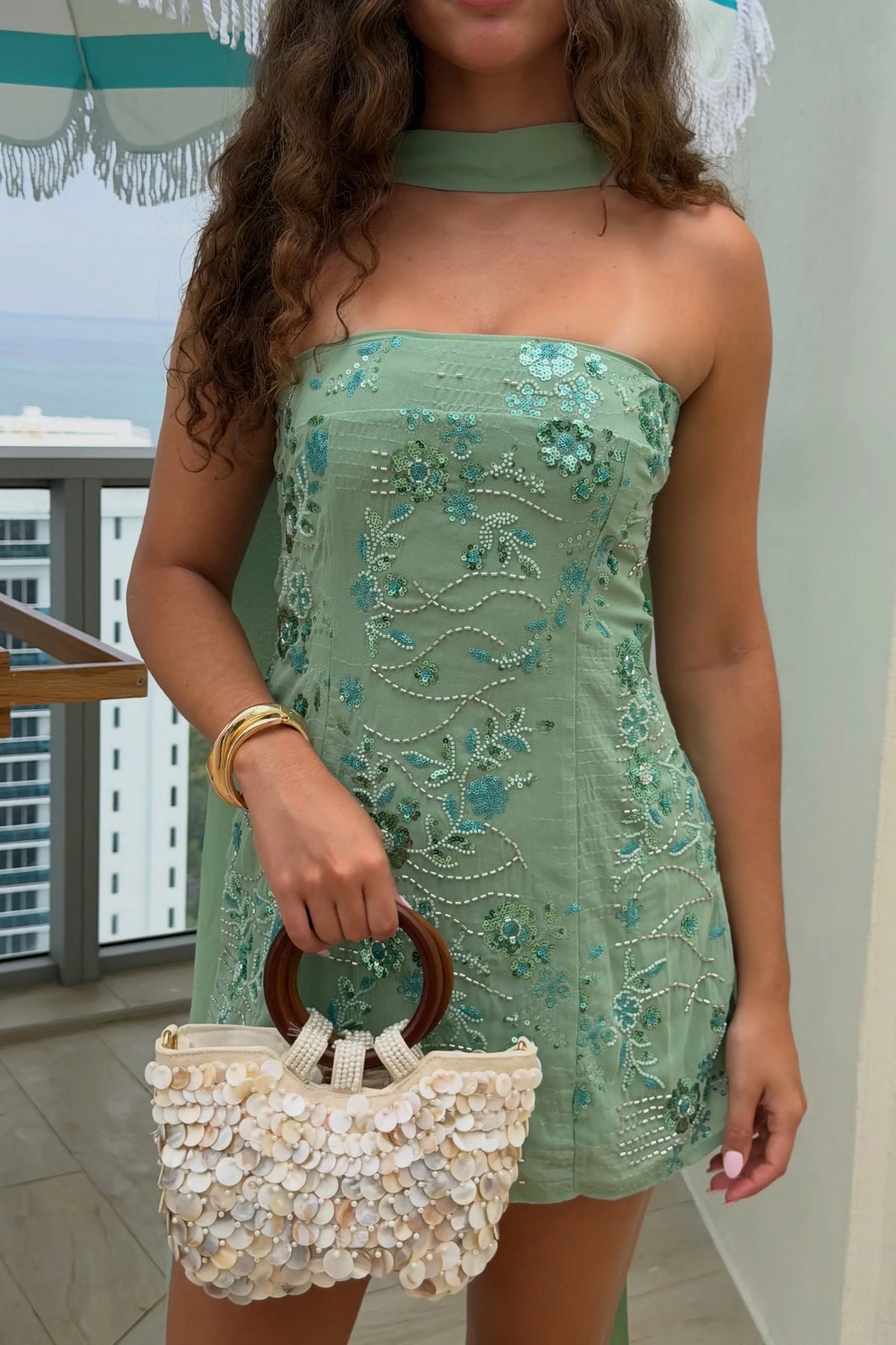 Chic Sheath Strapless Sleeveless Ruched Back Mini Homecoming Dress with Scarf