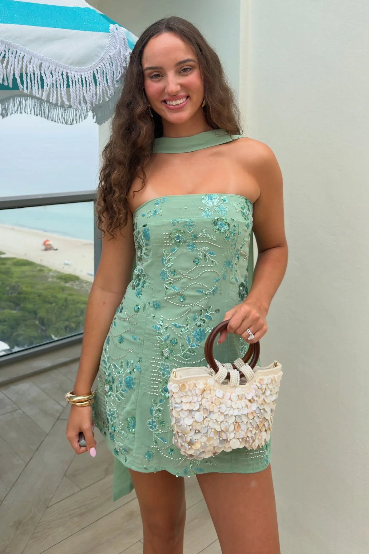 Chic Sheath Strapless Sleeveless Ruched Back Mini Homecoming Dress with Scarf