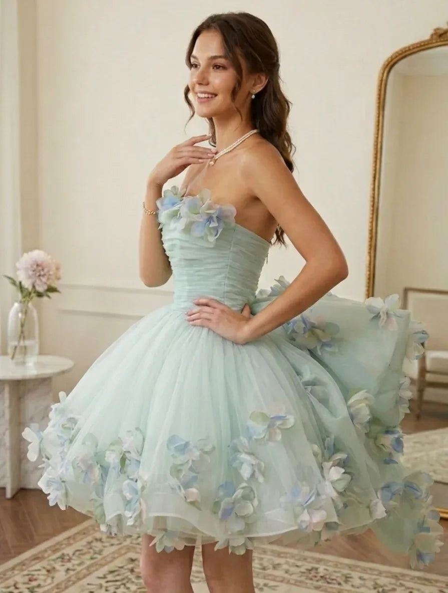 Romantic A-Line Strapless Sleeveless 3D Floral Applique Mini Homecoming Dress