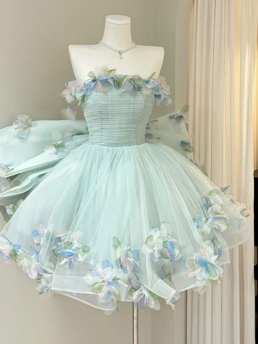 Romantic A-Line Strapless Sleeveless 3D Floral Applique Mini Homecoming Dress