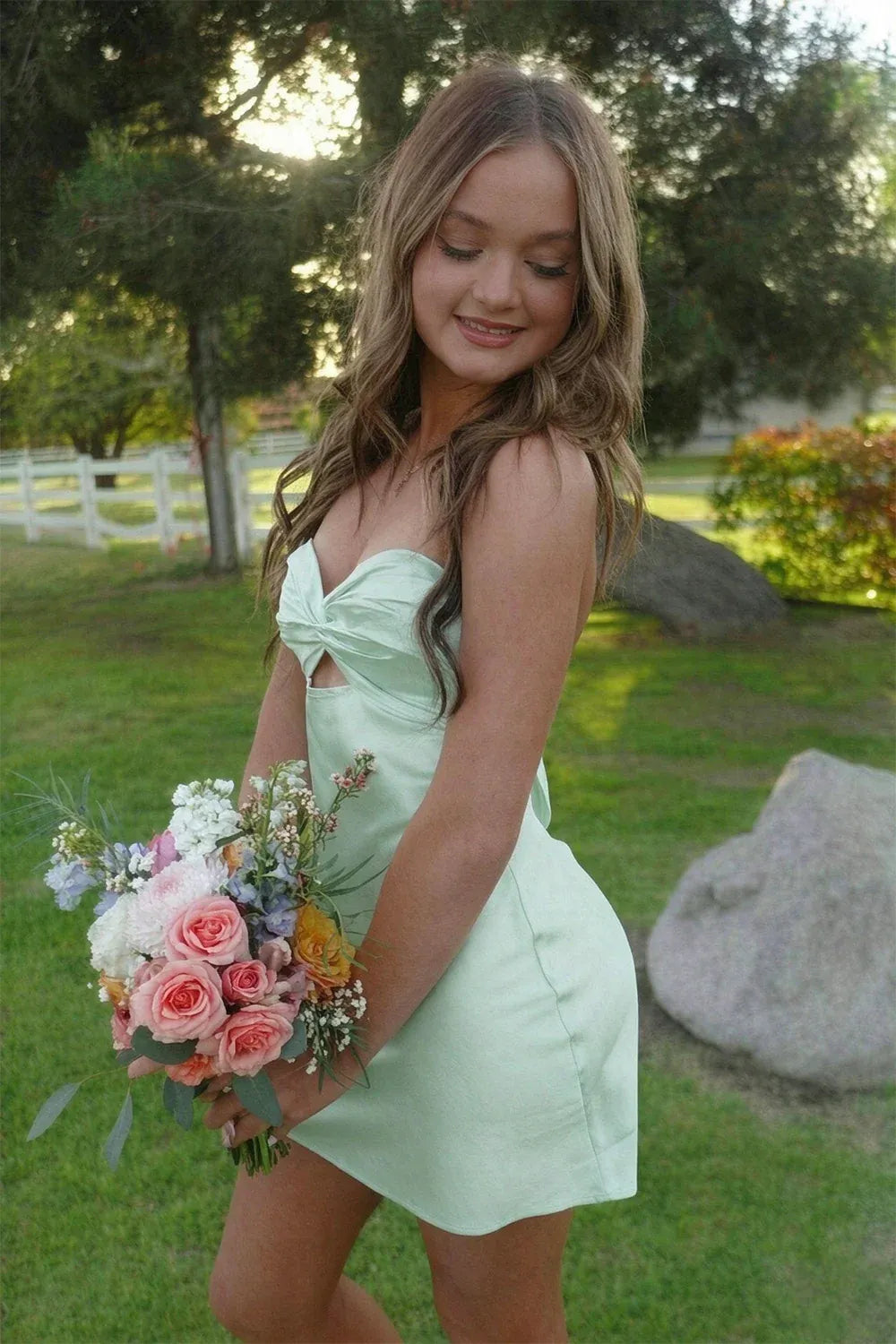 Chic A-Line Sweetheart Sleeveless Bow Back Satin Mini Homecoming Dress
