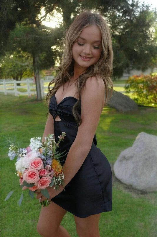 Chic A-Line Sweetheart Sleeveless Bow Back Satin Mini Homecoming Dress