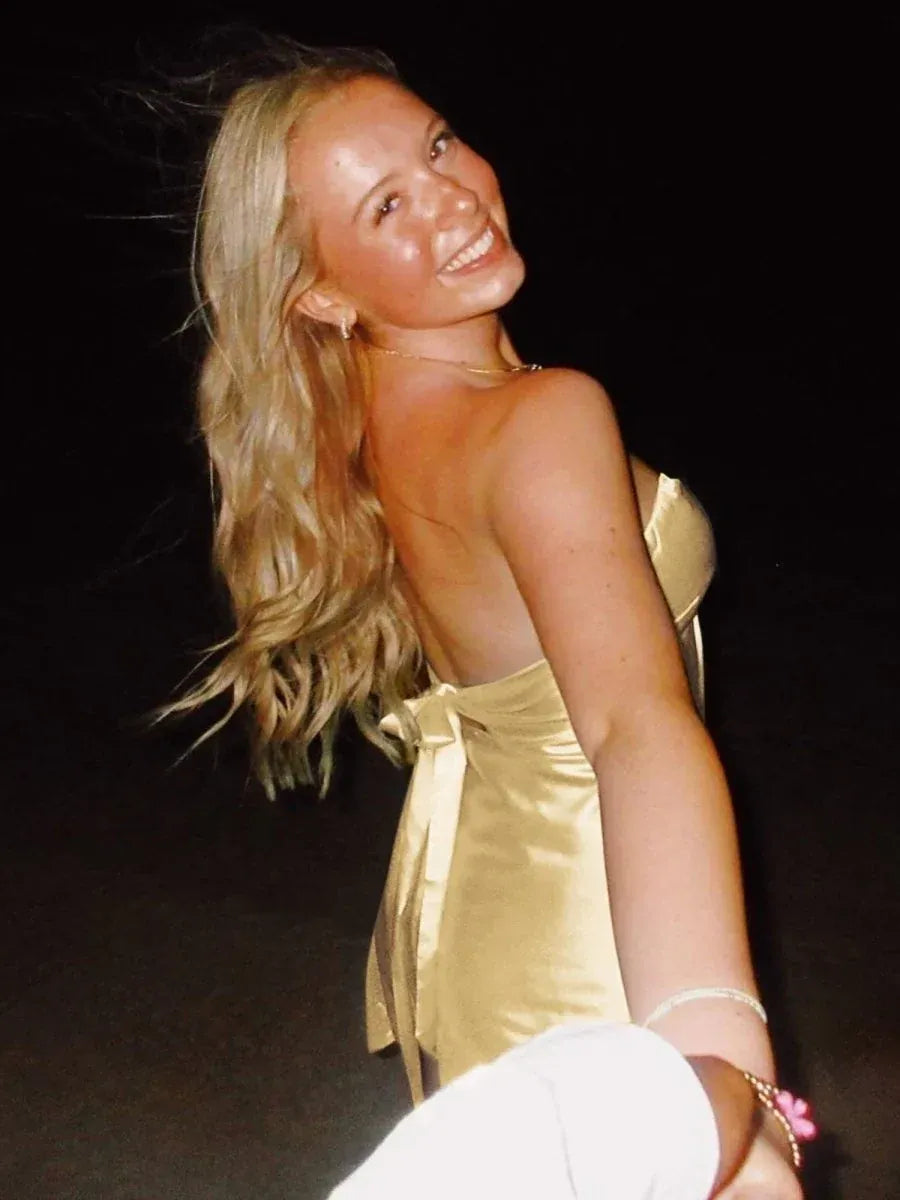 Chic A-Line Sweetheart Sleeveless Bow Back Satin Mini Homecoming Dress