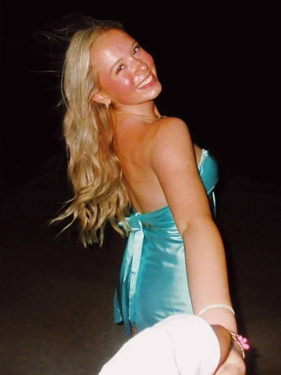 Chic A-Line Sweetheart Sleeveless Bow Back Satin Mini Homecoming Dress