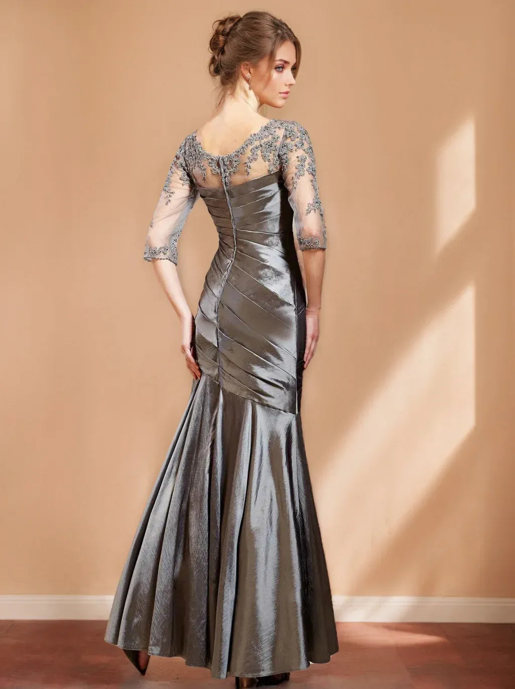 Elegant Mermaid V-Neck Half-Sleeve Zipper-Back Floor-Length Mother of the Bride Dress