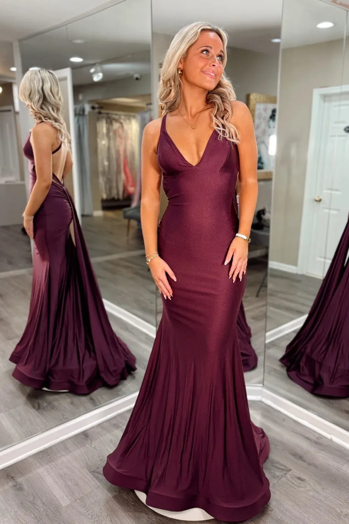 Elegant Mermaid V Neck Sleeveless Criss Cross Back Floor Length Evening Dress