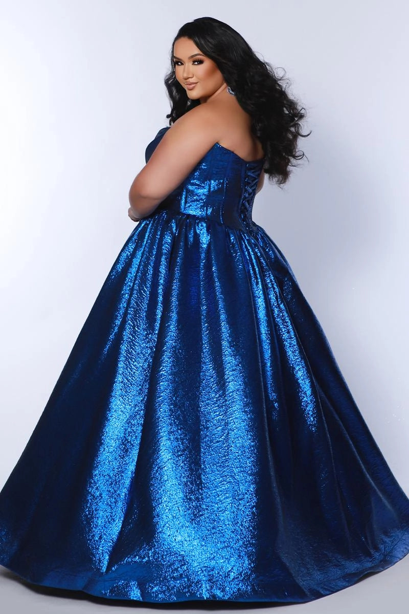 Glamorous Plus Size Ball Gown Sweetheart Strapless Metallic Floor Length Prom Dress