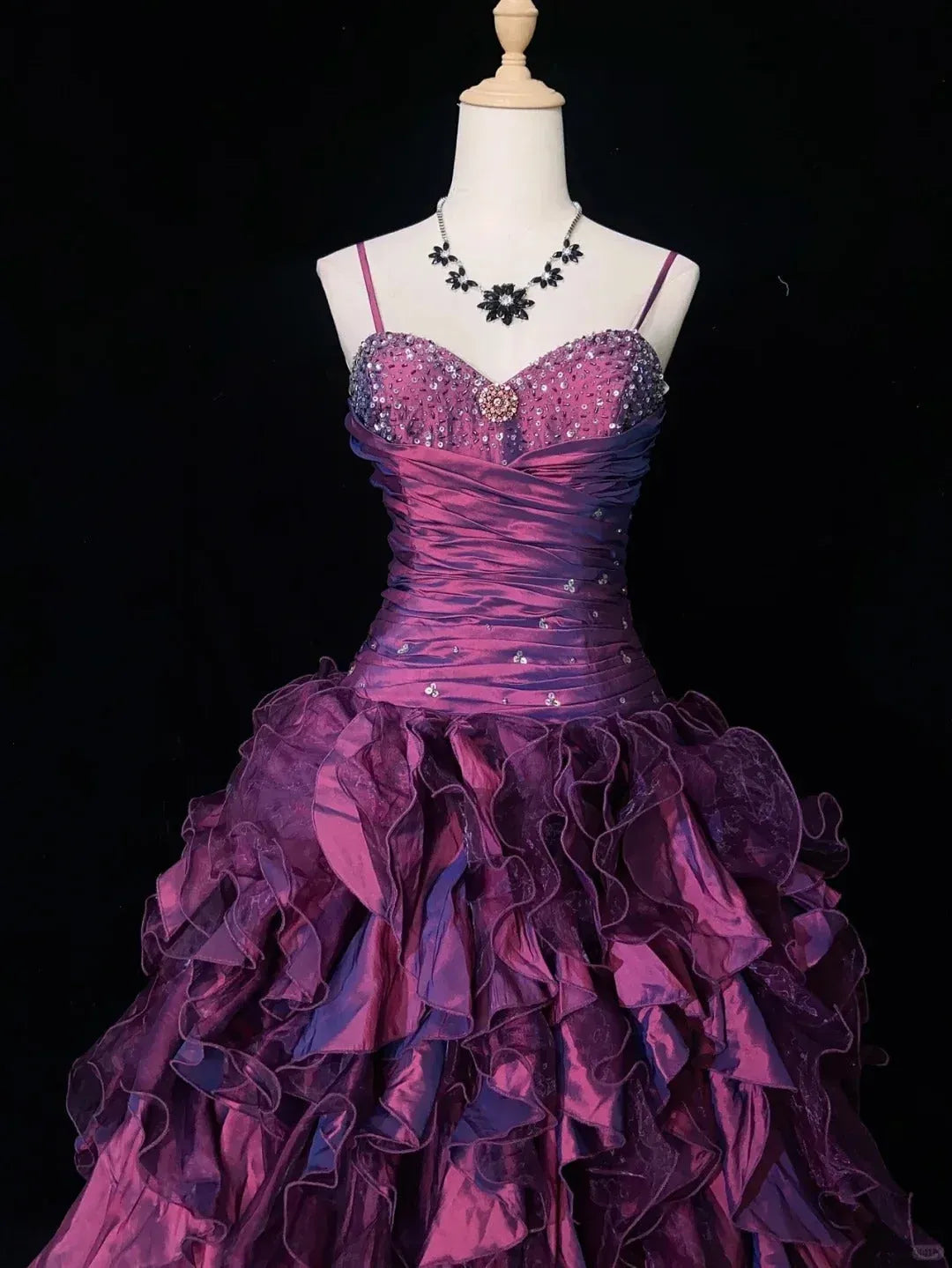 Dramatic Ball Gown Sweetheart Spaghetti Strap Lace-Up Back Floor-Length Prom Dress