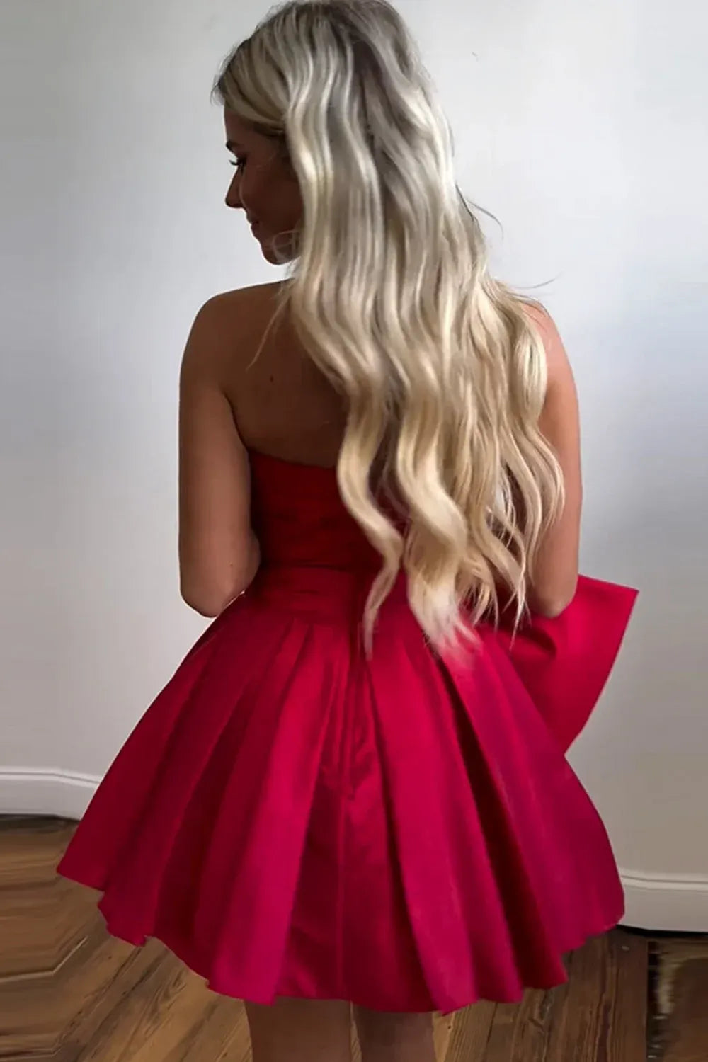 Chic Satin A-Line Strapless Bow Back Mini Homecoming Dress