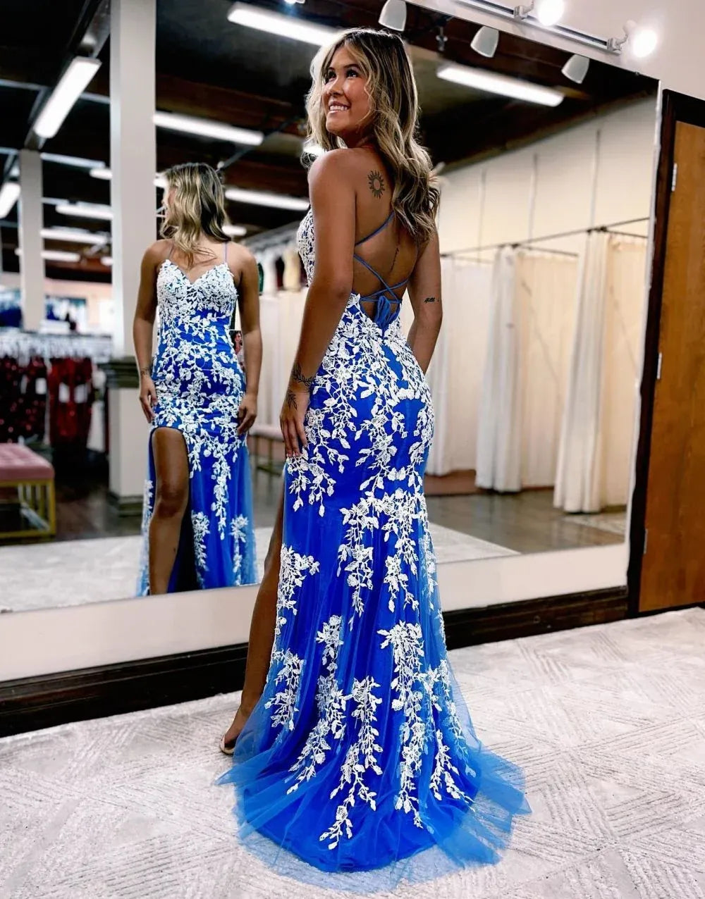 Elegant Mermaid V-Neck Sleeveless Lace-Up Back Floor-Length Prom Dress