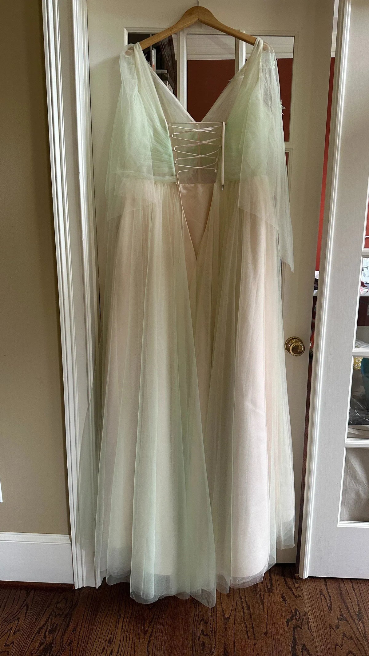 Romantic Tulle A-Line V-Neck Long-Sleeve Lace-Up Back Floor-Length Prom Dress