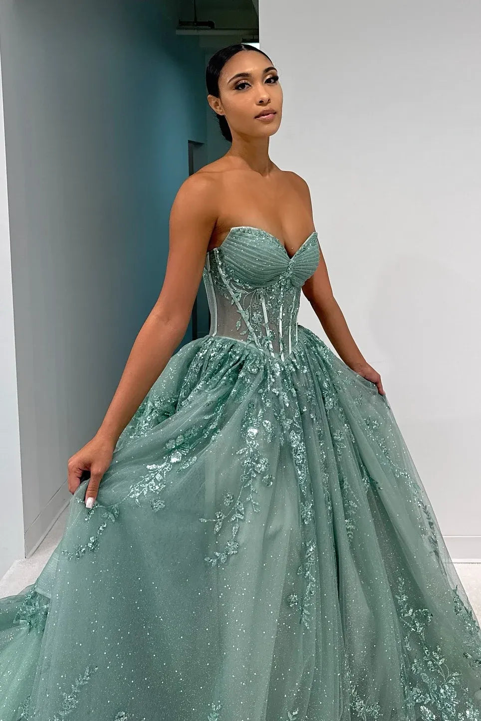 Enchanting Tulle A-Line Sweetheart Strapless Corset Applique Long Prom Dress