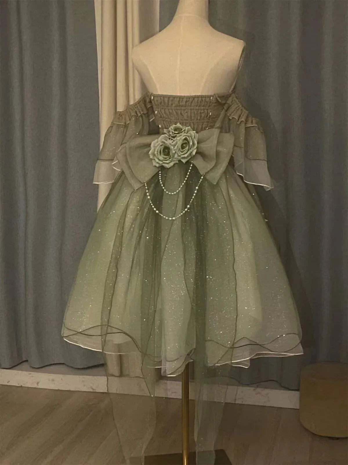 Romantic A-Line Sweetheart Sheer Sleeves Smocked Back Short Homecoming Dress